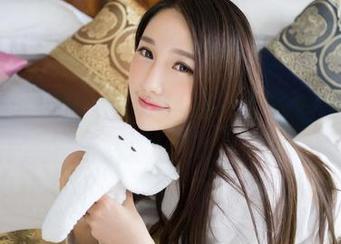 青豆客 – 小九Vin与秘书之间的图库故事-一堆看似无聊的公文，翻开后惊艳了