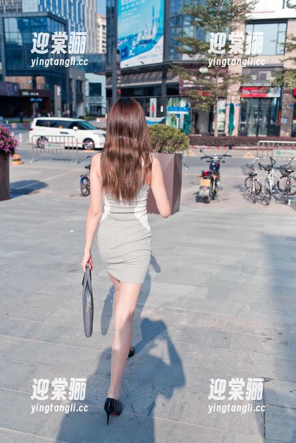 黑丝与模特的绝妙碰撞，魔镜街拍又来奉上高清经典！