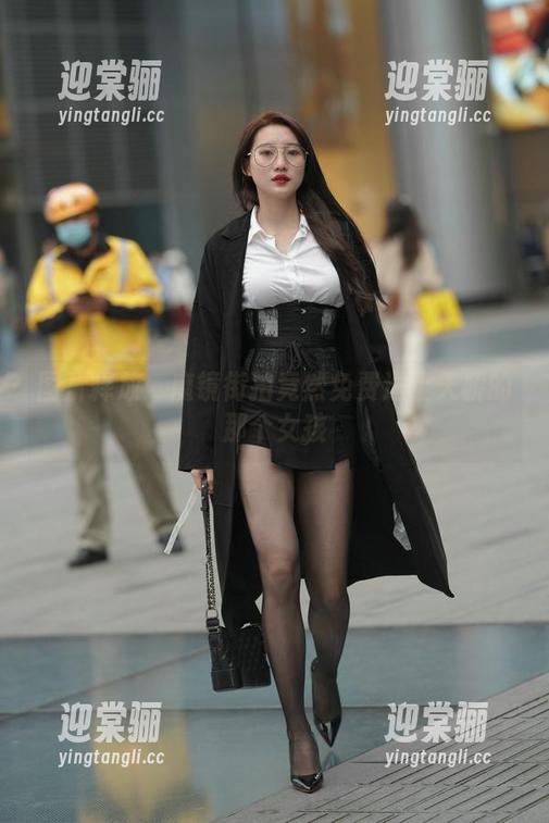 图片释放：魔镜街拍竟然免费送上天桥的那个女孩